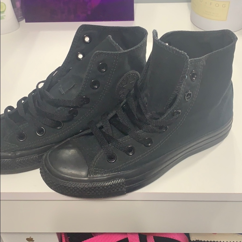 Converse all black hightop